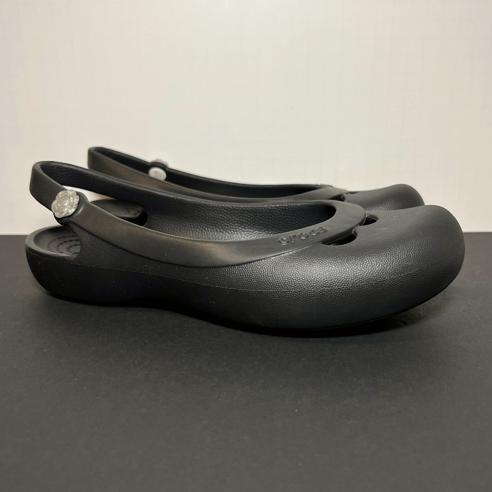 Black crocs size 7 hot sale