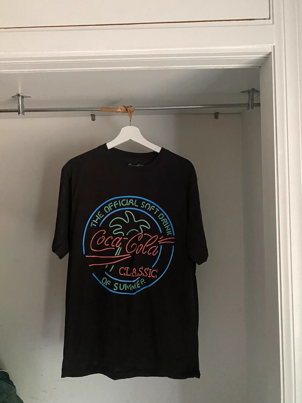 Camiseta coca cola pull and bear sale