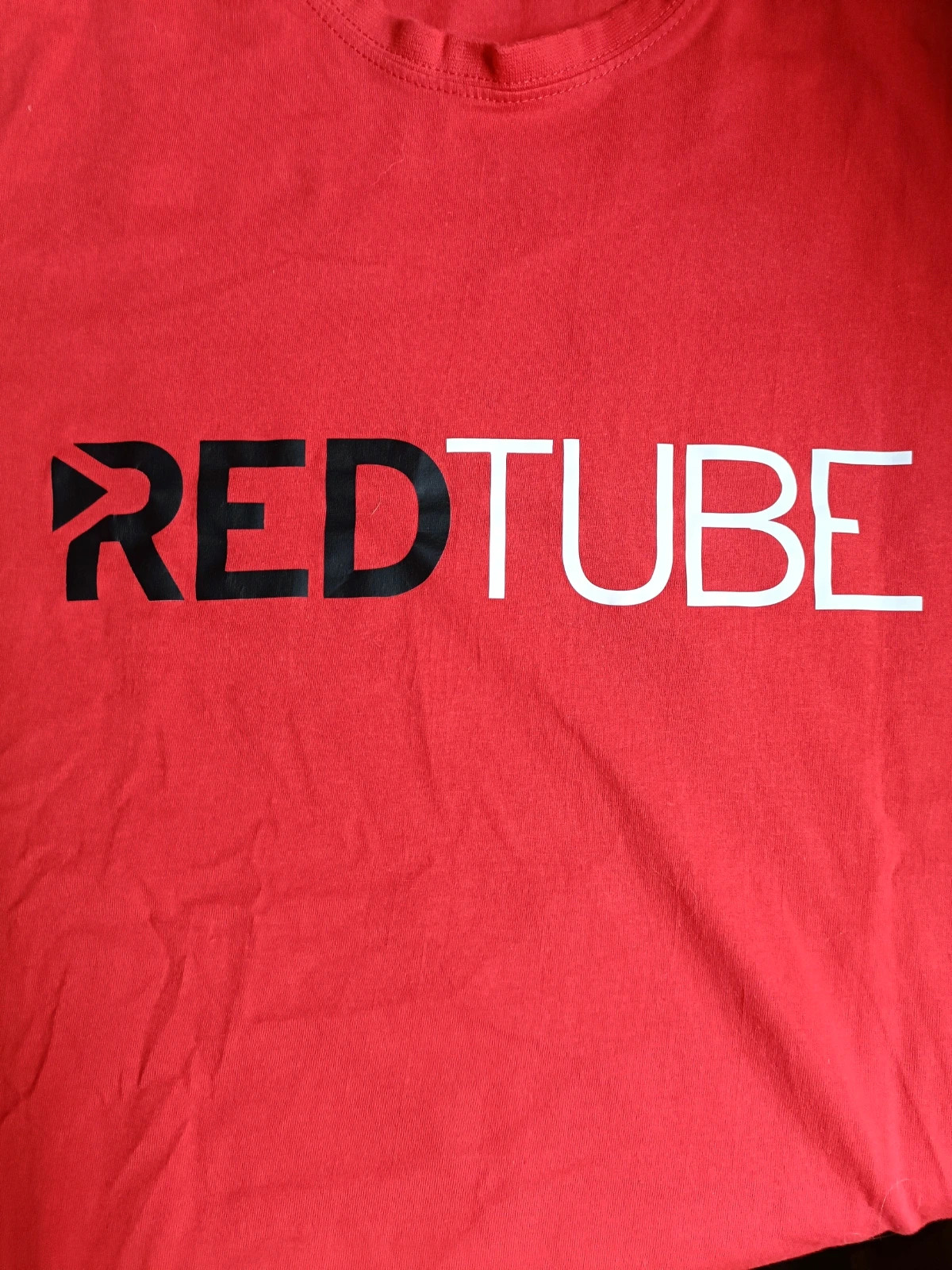 Czerwony t-shirt Redtube