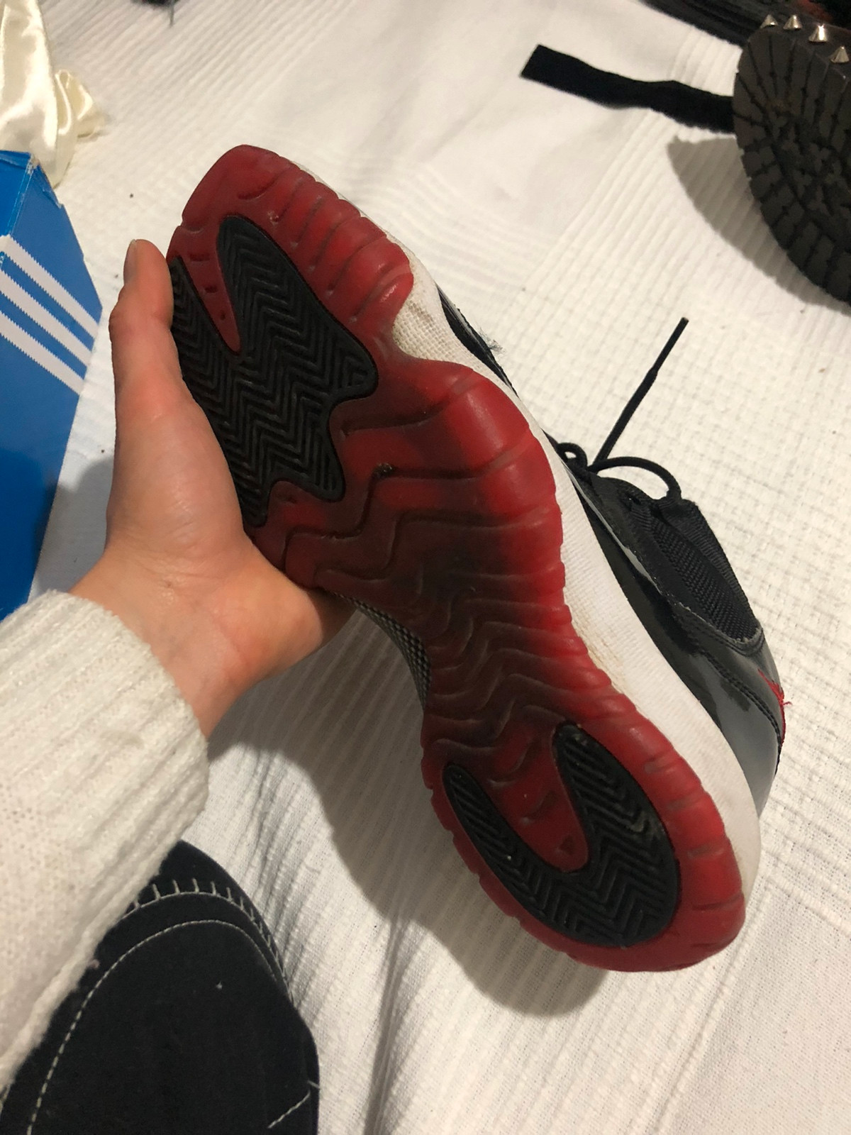 Jordan 11 retro rouge et noir tres bonne etat Vinted