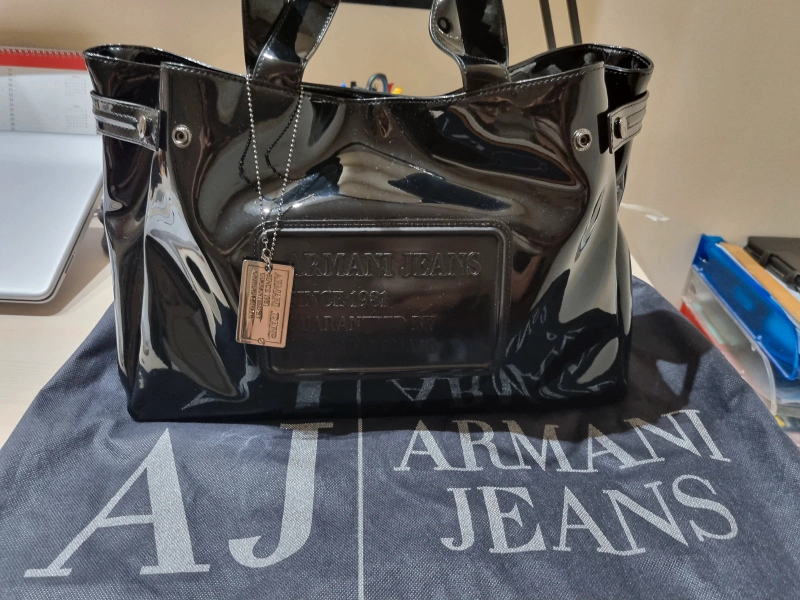 Armani jeans hotsell borse vernice