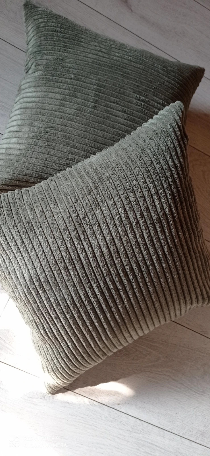 Poszewki na poduszki z wysokiej jakości tkaniny o fakturze prążka