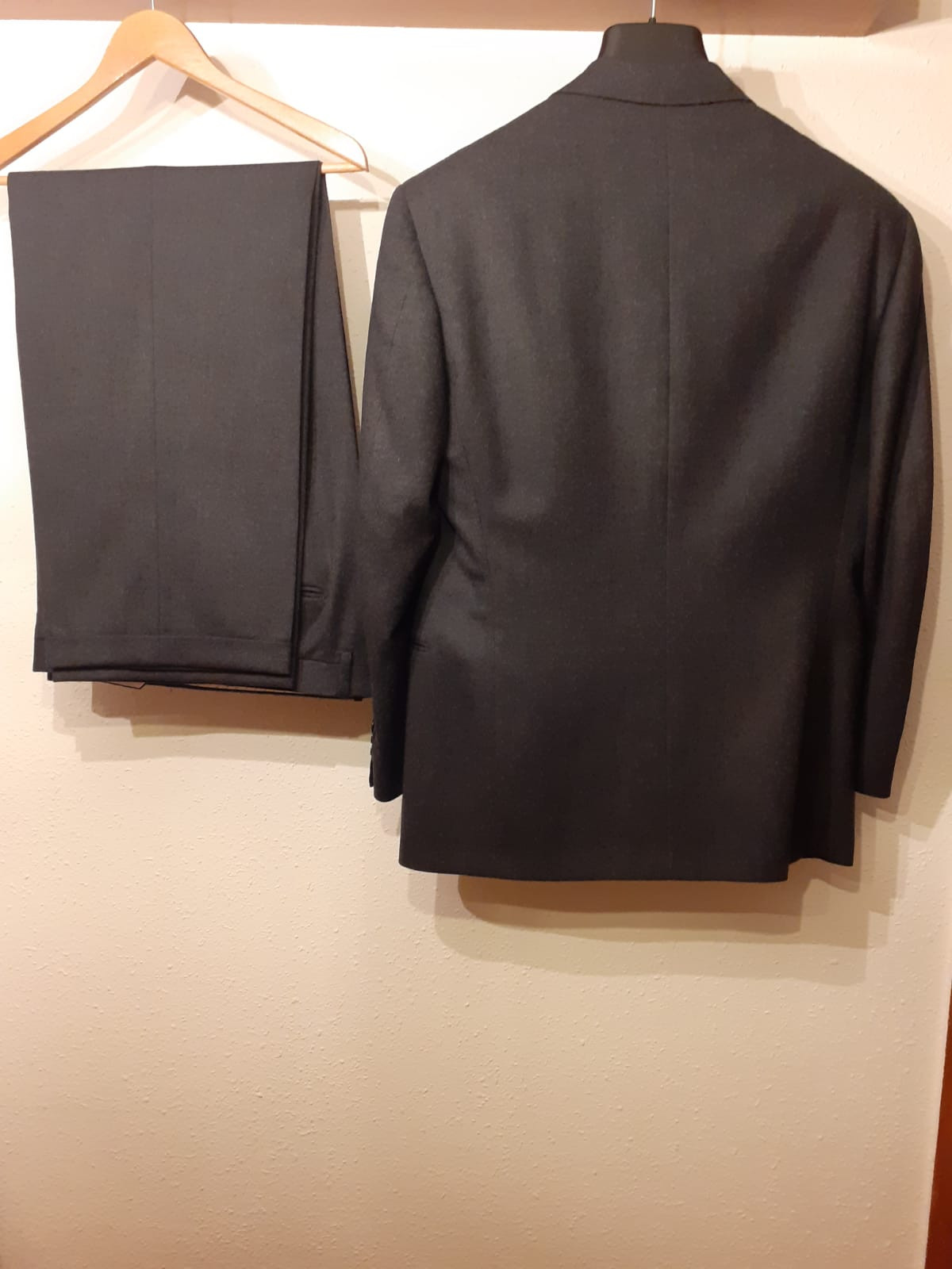 Auténtico traje de Ermenegildo Zegna de Furest, Barcelona.