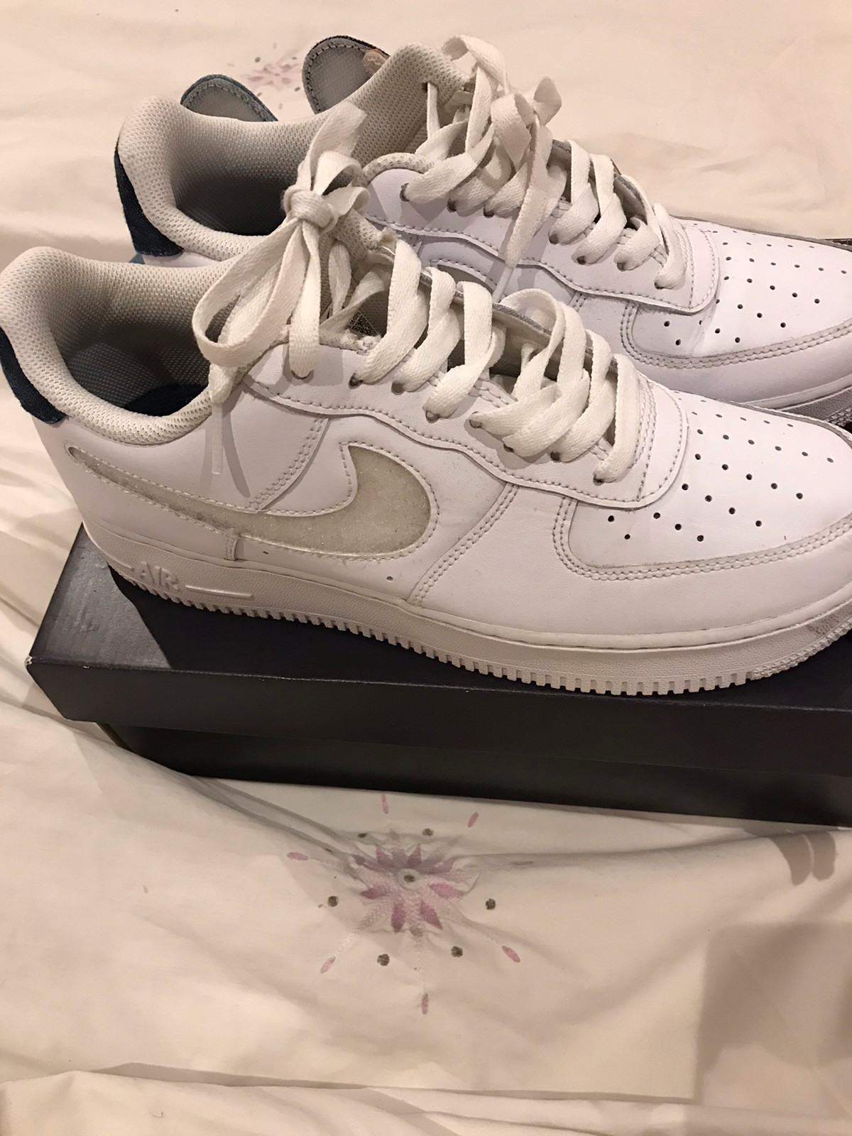 Nike air force 1 velcro swoosh pack hotsell white uk