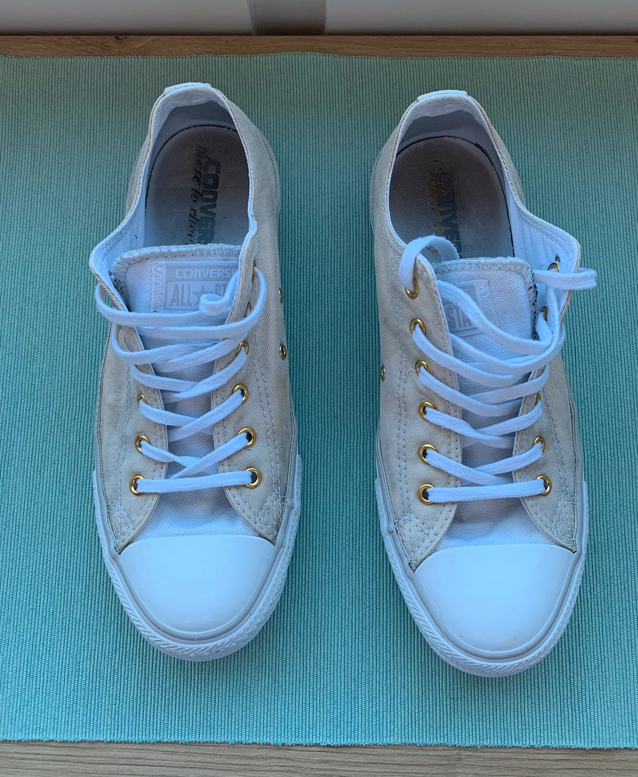 Converse Chucks low WeiB Gold Special Edition Vinted