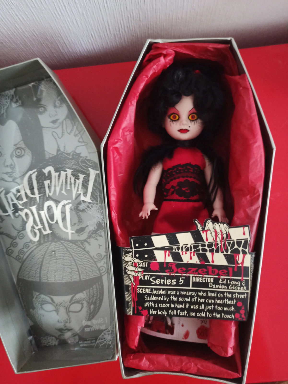 Living dead dolls série 5 jezebel