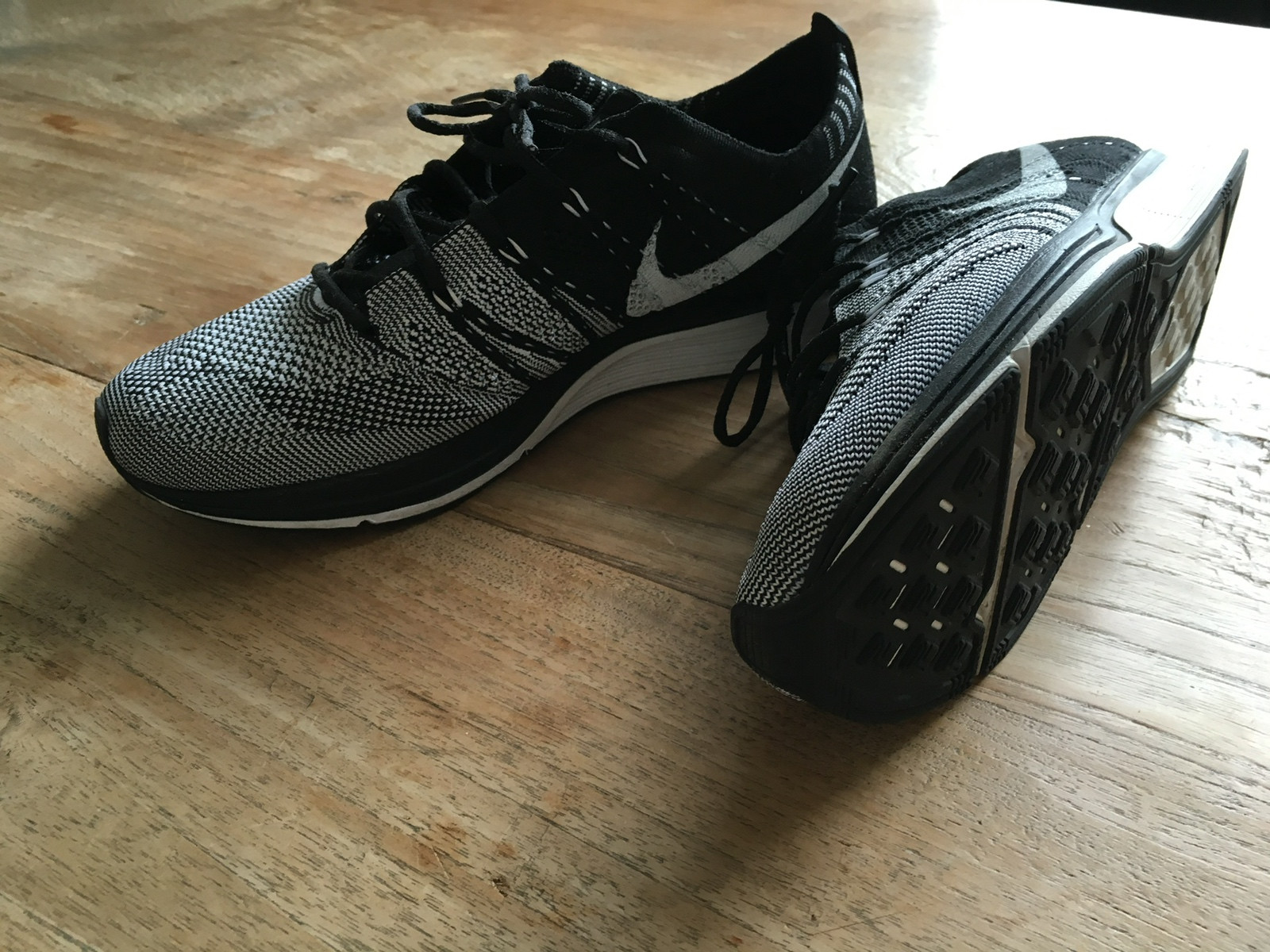 Nike flyknit trainer oreo clearance