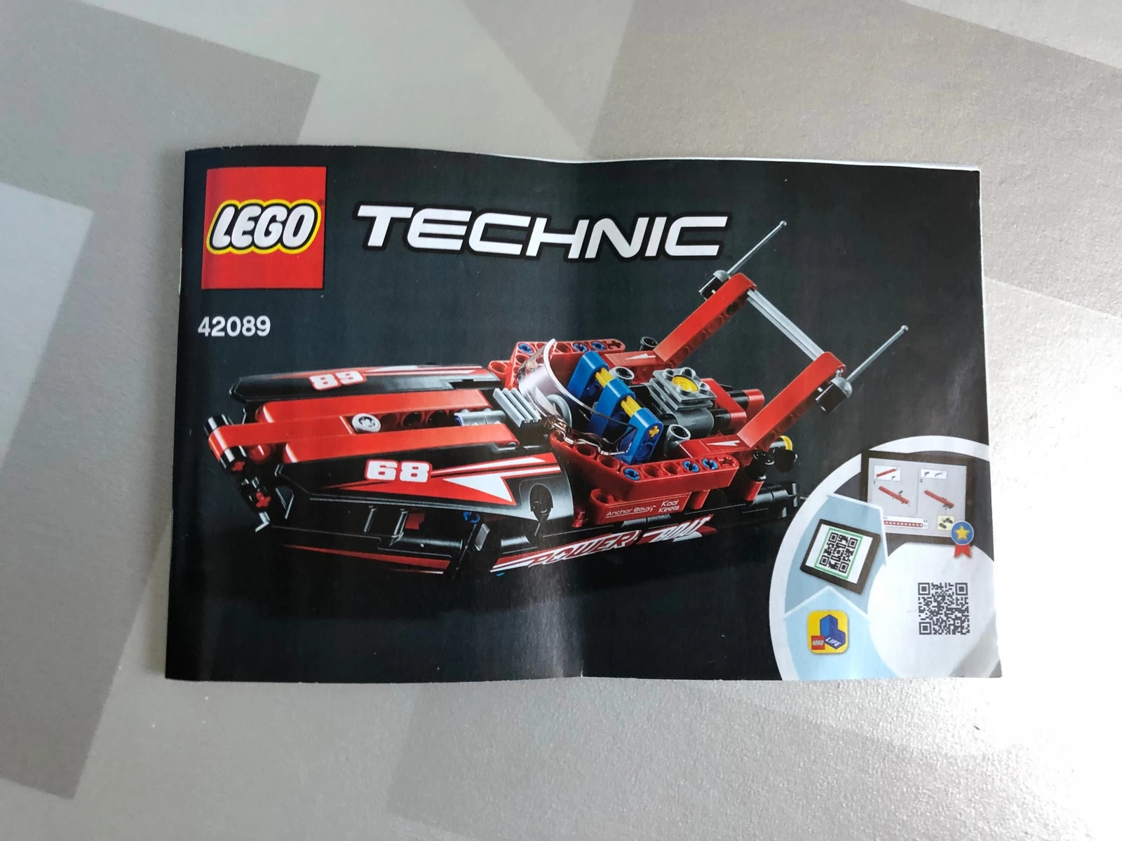 Le bateau à moteur LEGO Technic - 42089