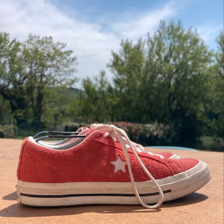 Red sale suede converse