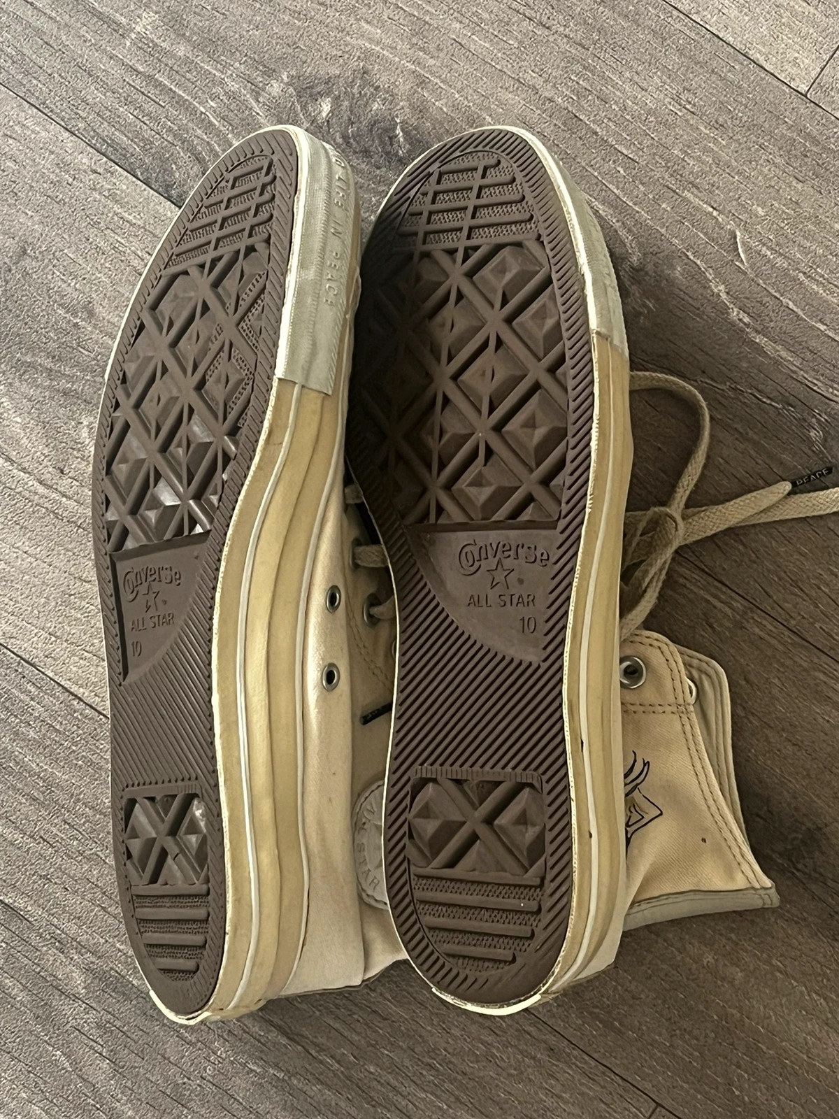 John Lennon converse Vinted