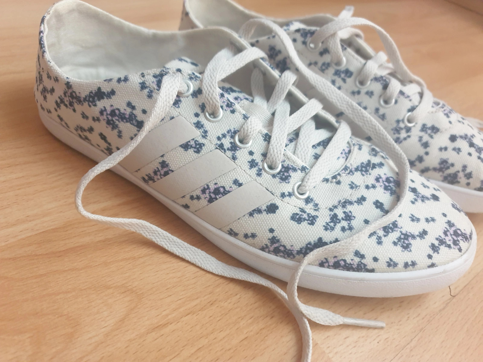 Schuhe Sneaker Adidas Neo weiB blau 36 Blumenmuster