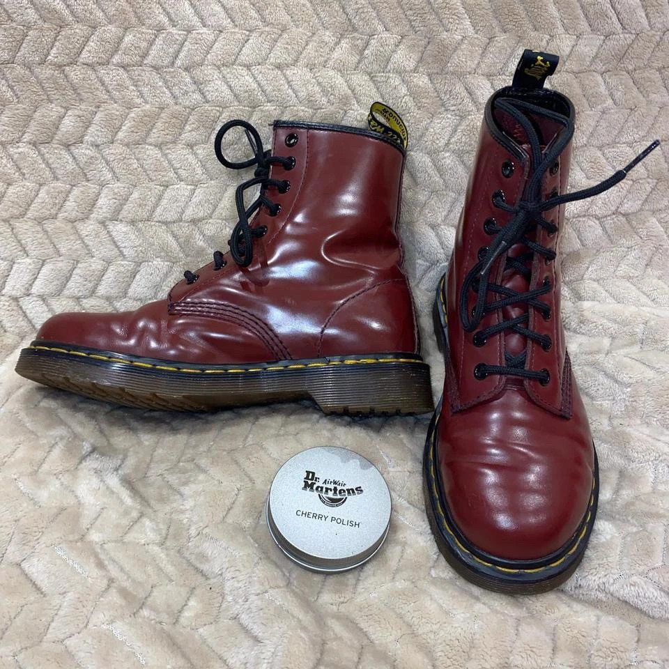 Doc martens 2025 cherry polish