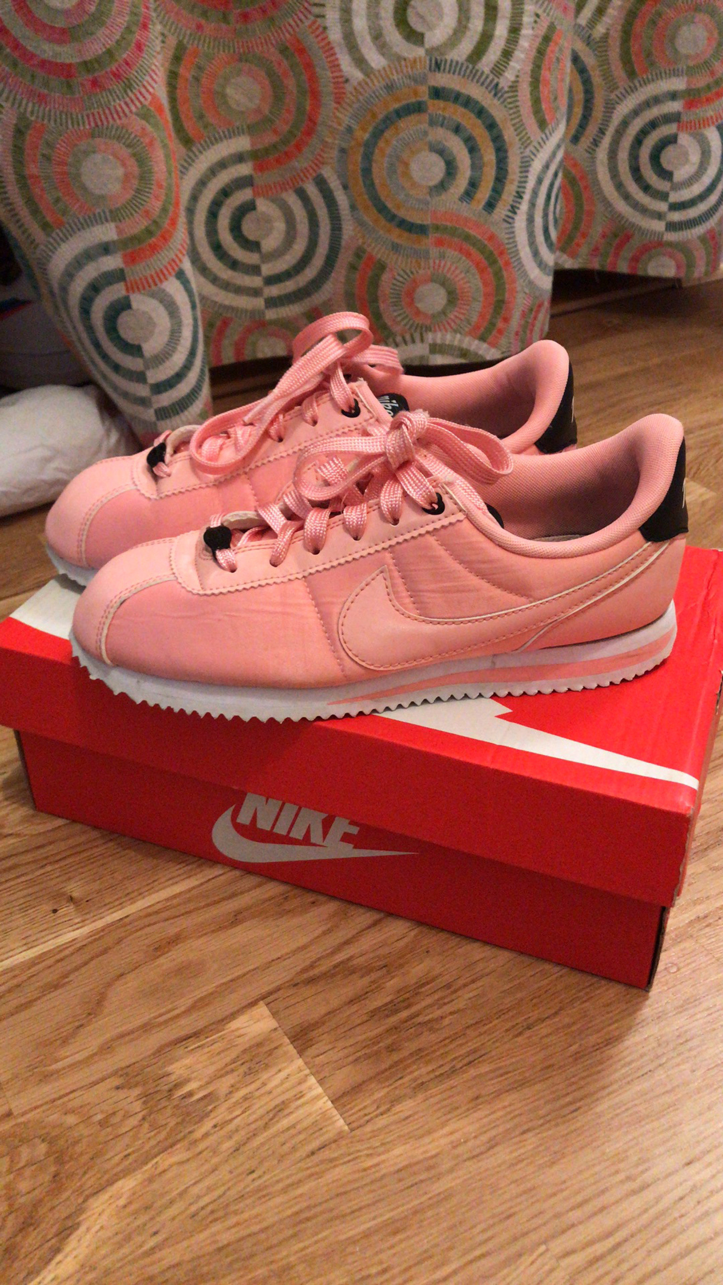 Nike cortez coral stardust hotsell