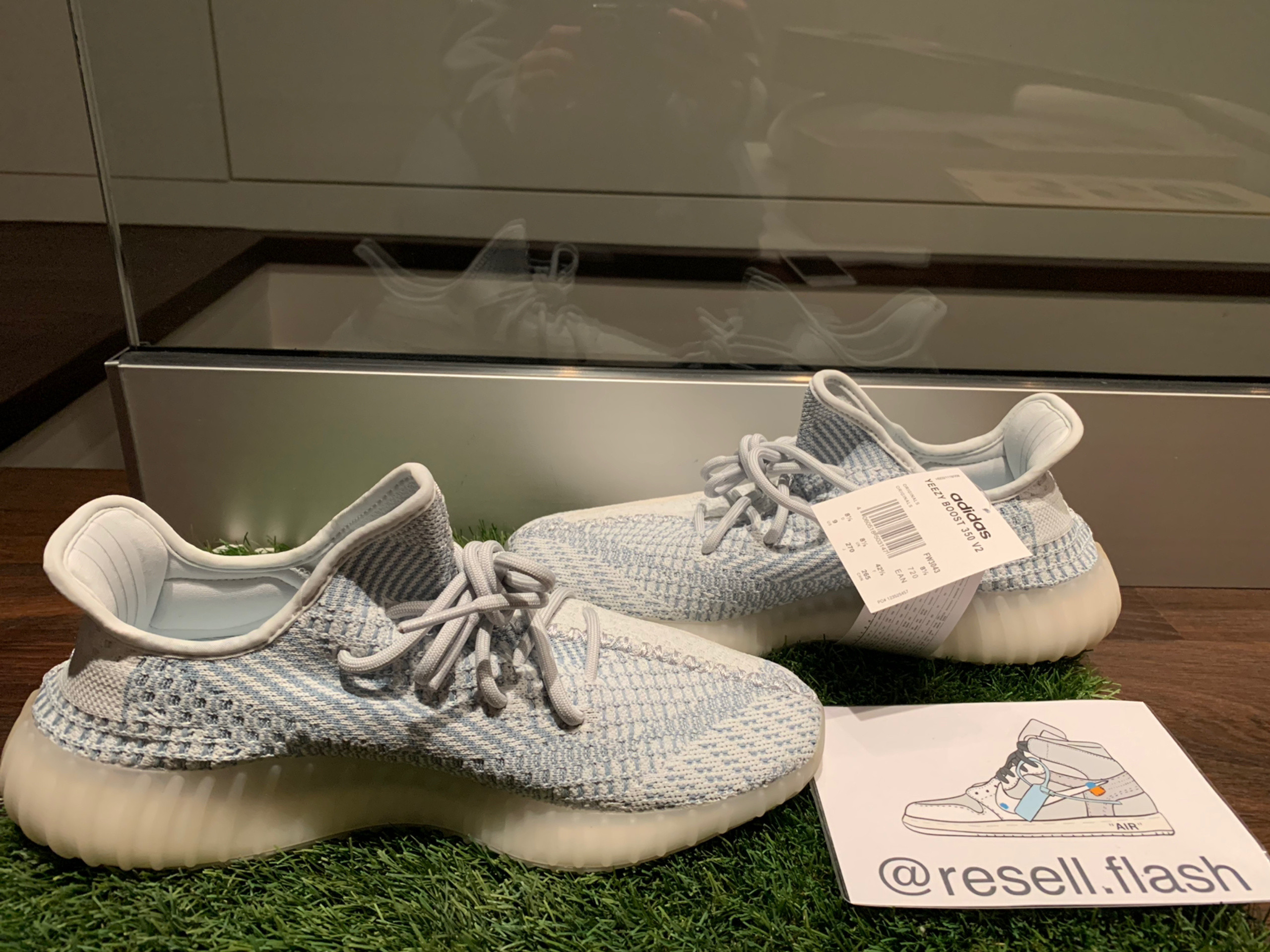 Yeezy 350 v2 Cloud White Ig resell.flash