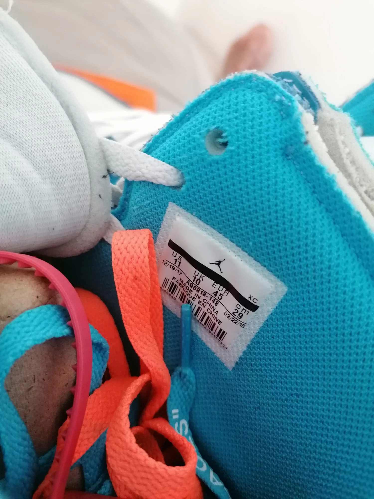 Off white unc size tag sales