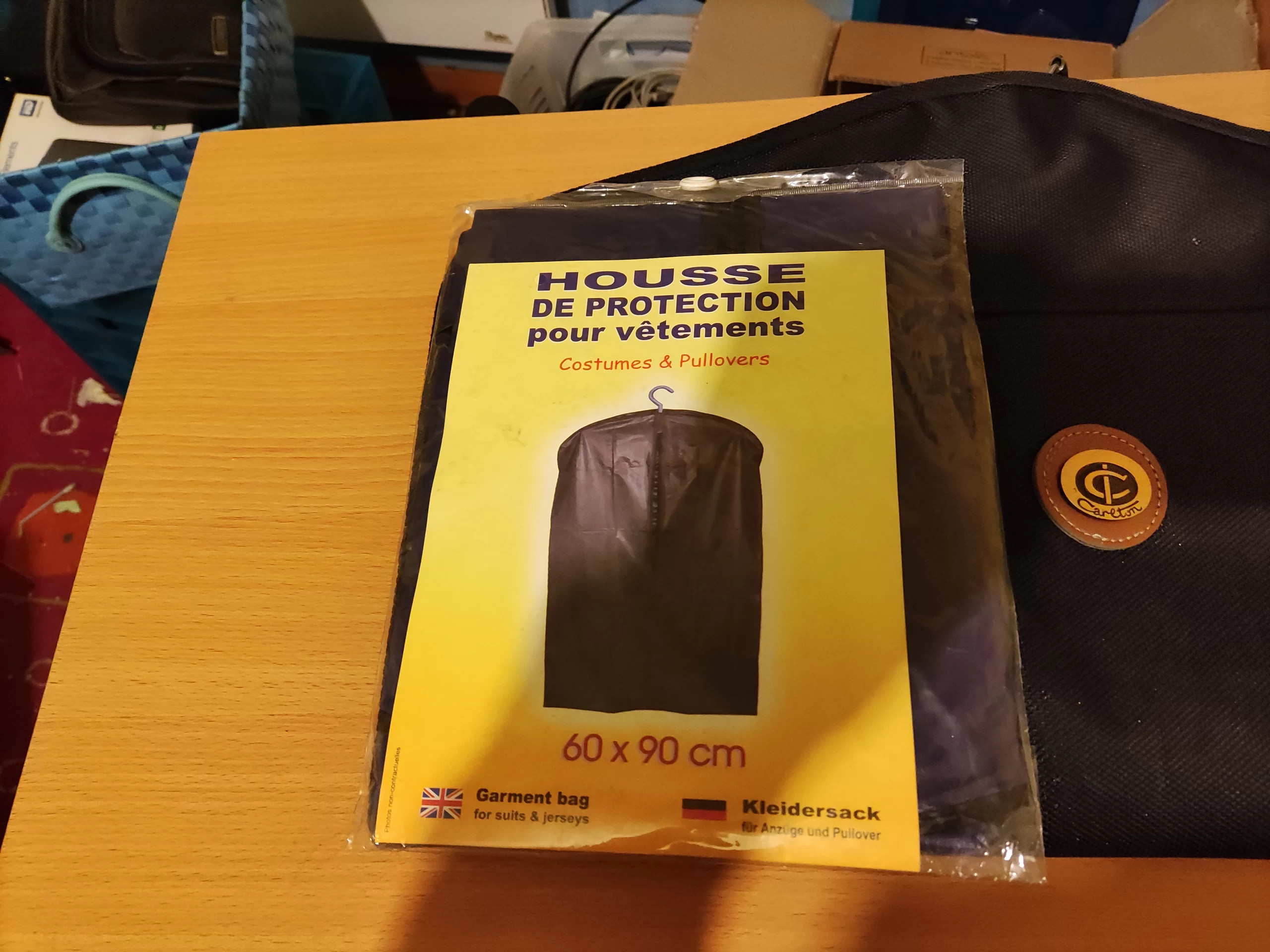 Housse Protection Costume - Carlton International