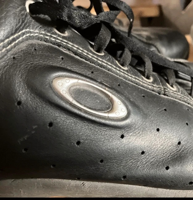 Size 16 2025 mens trainers uk