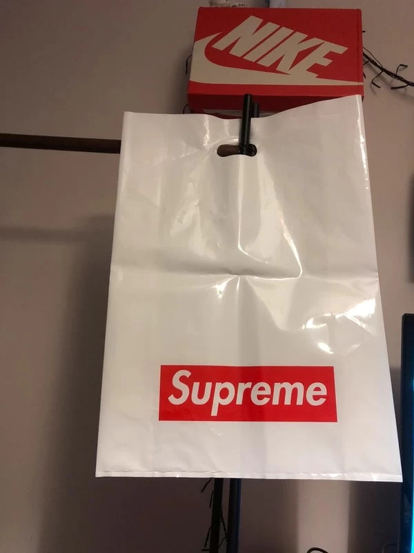 Fake supreme 2025 plastic bag