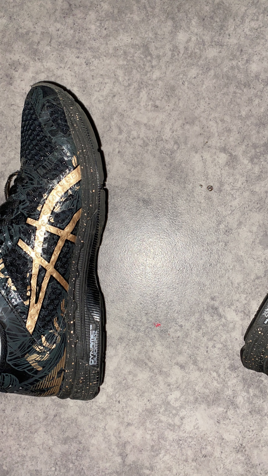 asics noir dor e Vinted