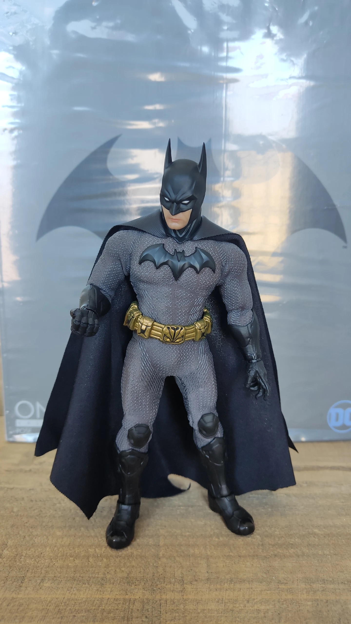 Mezco One:12 Collective Sovereign Knight Grey PX Body Suit 1:12