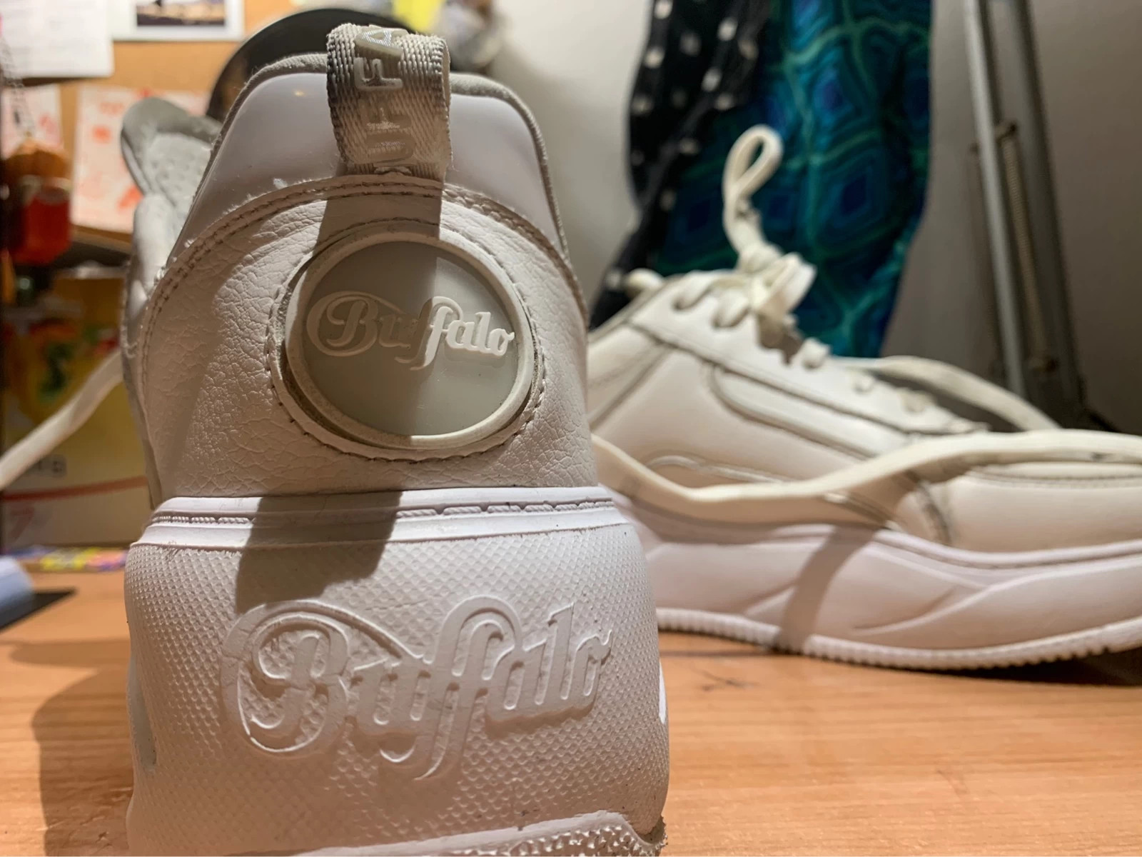 Buffalo 2025 bianche indossate