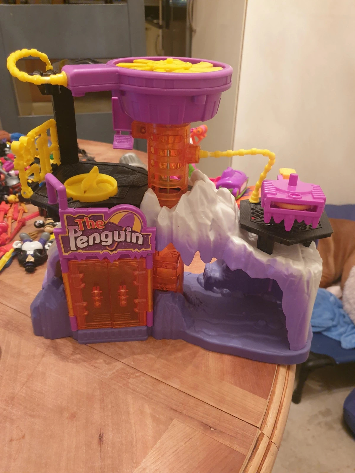 Penguin sales lair imaginext