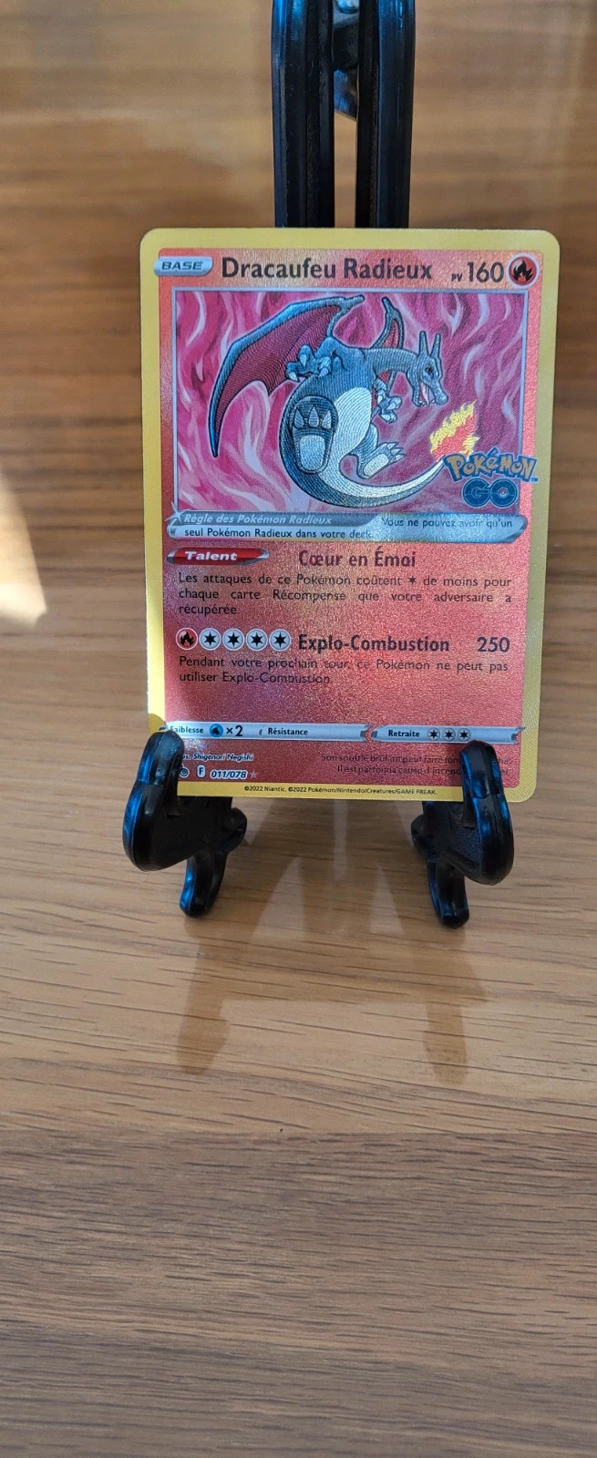 Carte pokémon dracaufeu + protège carte dure