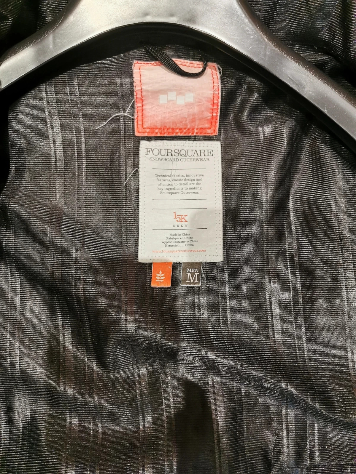 Foursquare snowboarding top