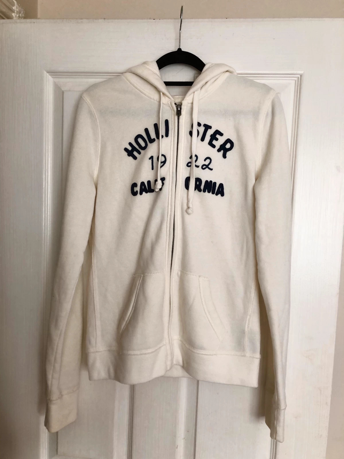 Hollister white deals zip up hoodie