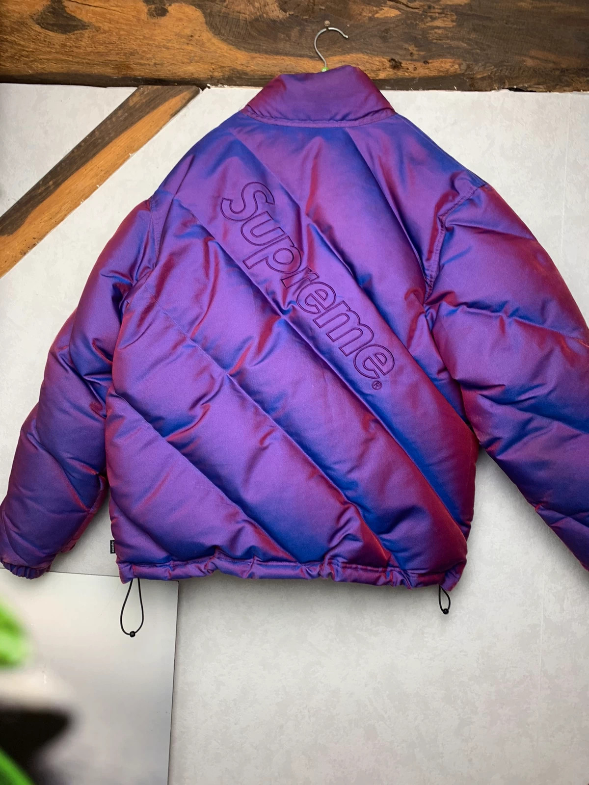 Doudoune suprême iridescent puffy jacket purle | Vinted
