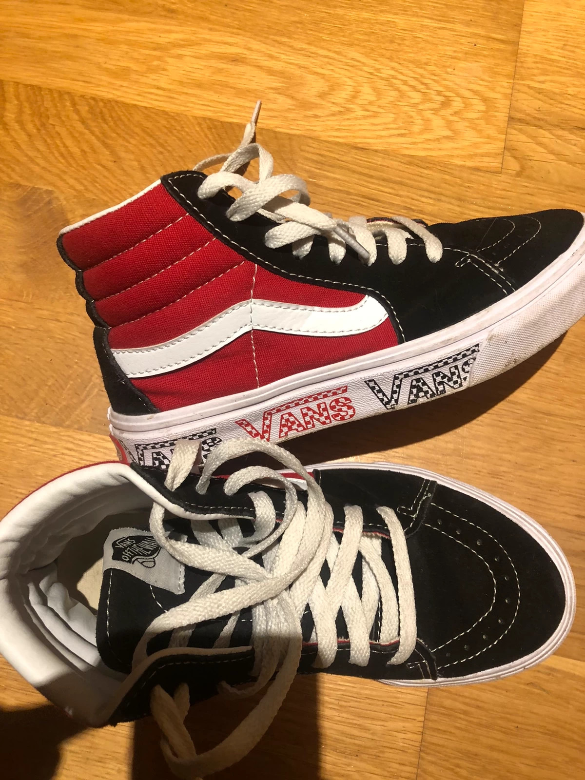 vans rouge et noire Vinted