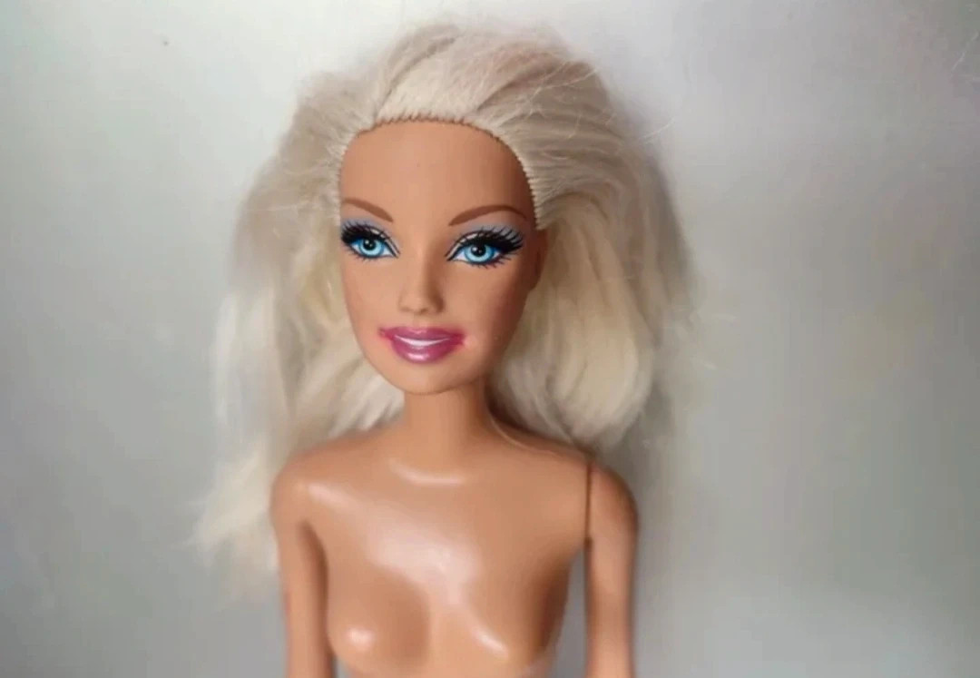 Barbie Made To Move Articulada Rubia