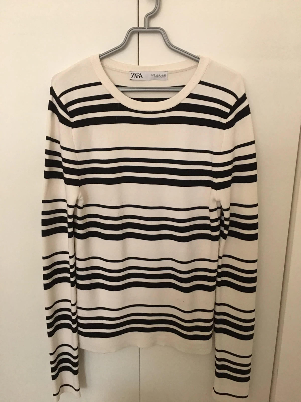 Pull ray noir blanc Zara Vinted