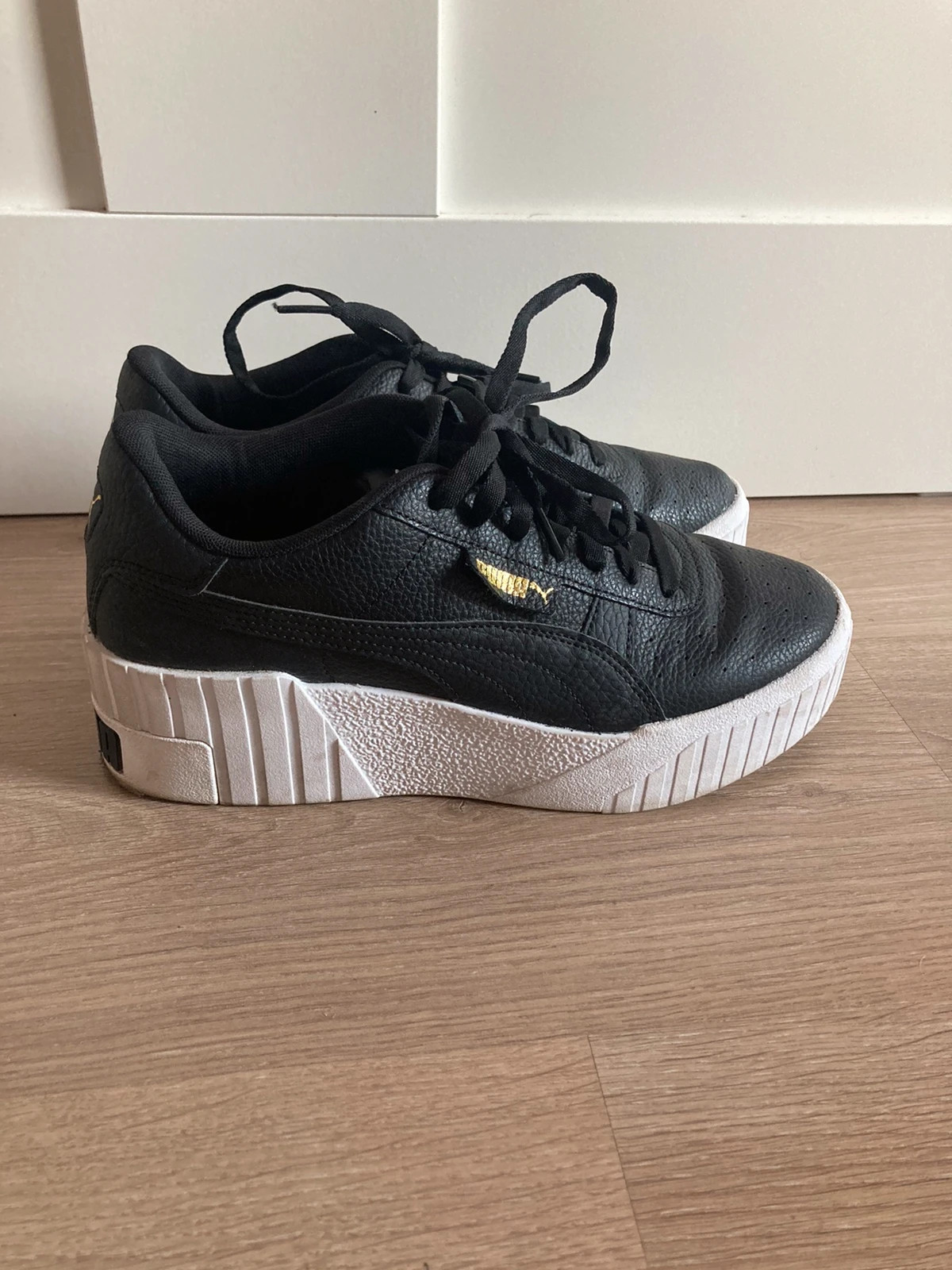 Puma grosse semelle noir et blanc Vinted