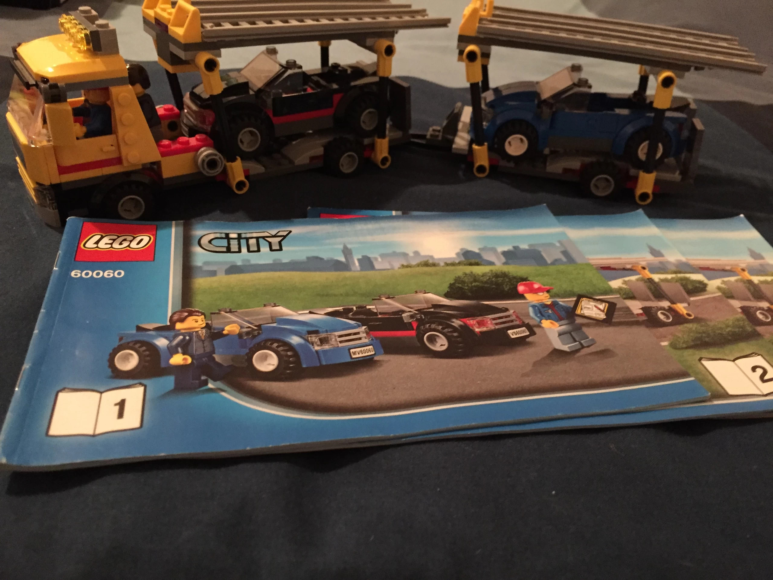 Lego City - 60060 - Jeu De Construction - Le Camion De Transport des  Voitures