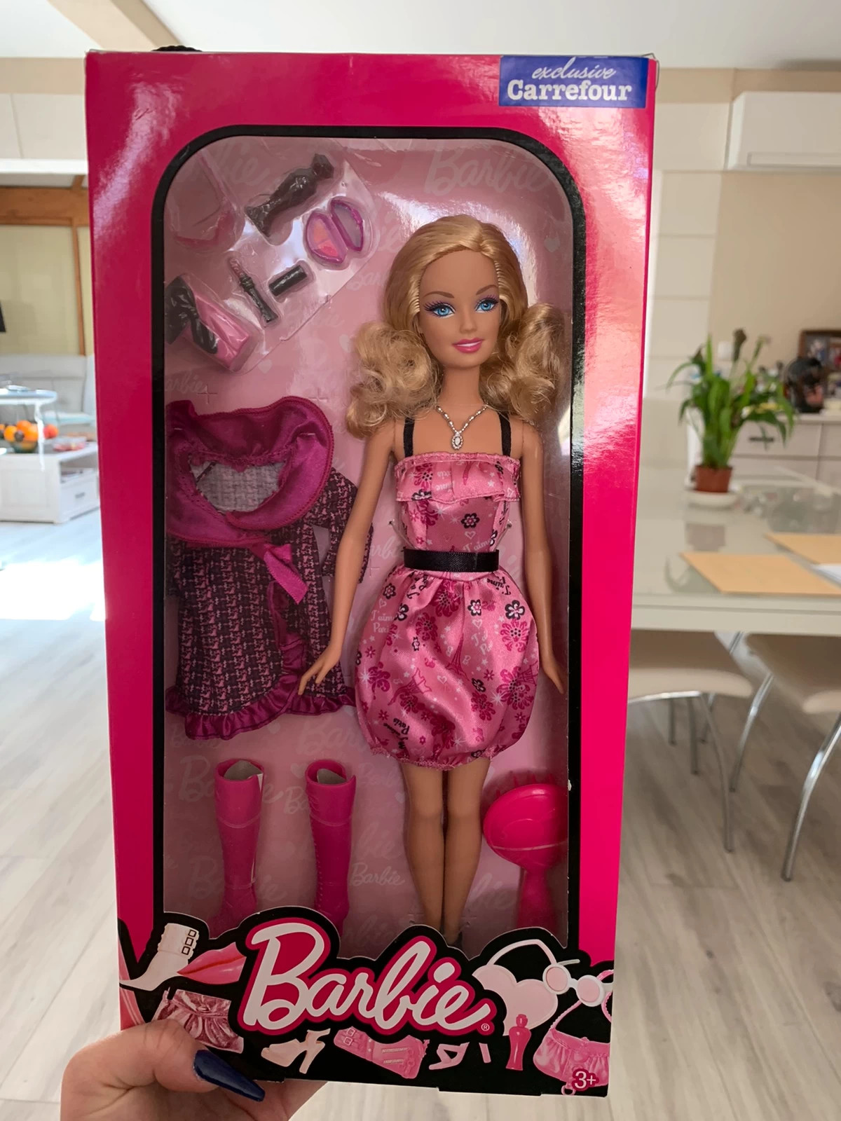 Promo Barbie barbie voyage chez Carrefour Market