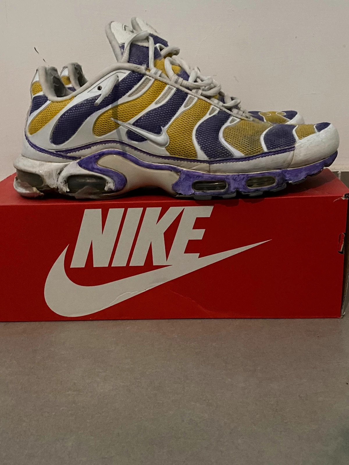 scarpe nike tn custom viola e gialle Vinted