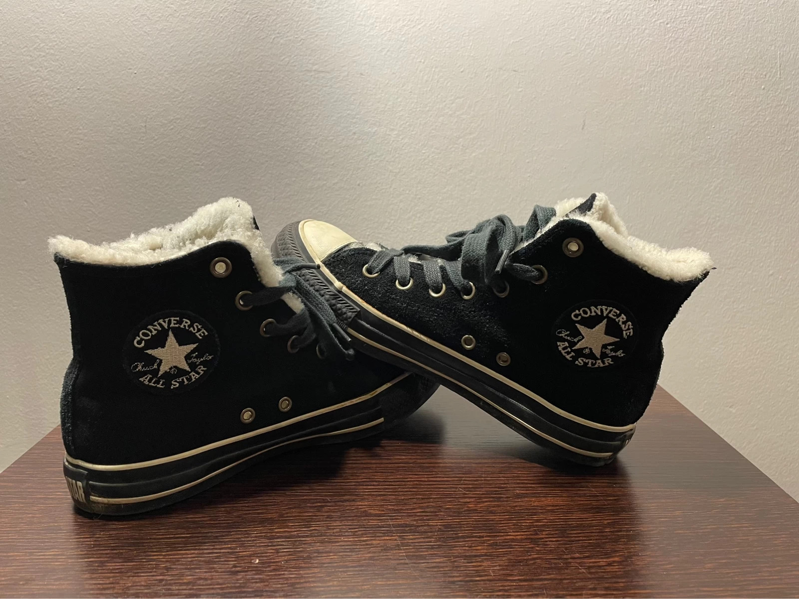 Converse nere alte con il pelo