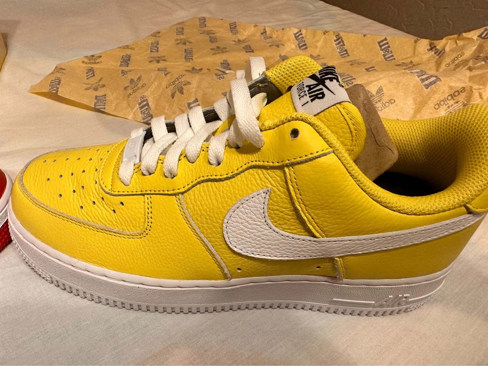 Air force amarillas fosforitas sales