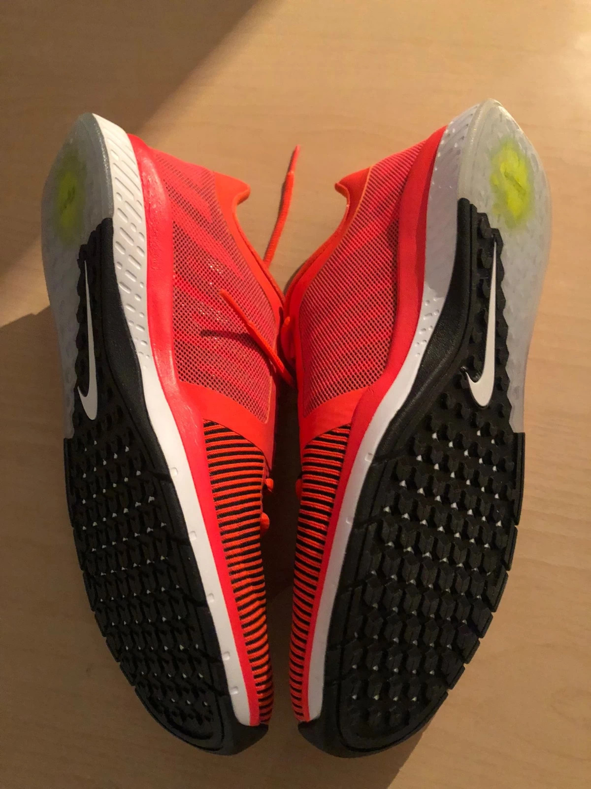 Nike zoom lift sales run jump cut