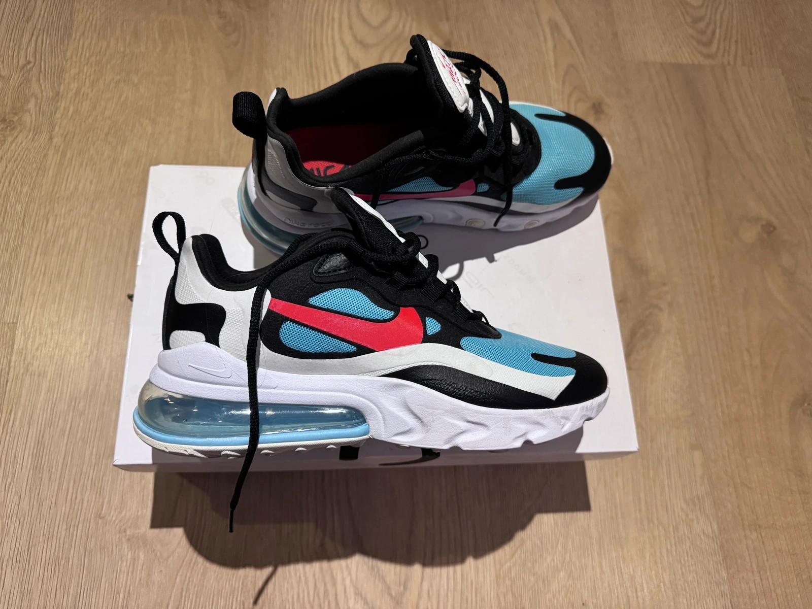 Nike Sneaker Gr.37 5 air max 270 react Weiss schwarz turkis Vinted