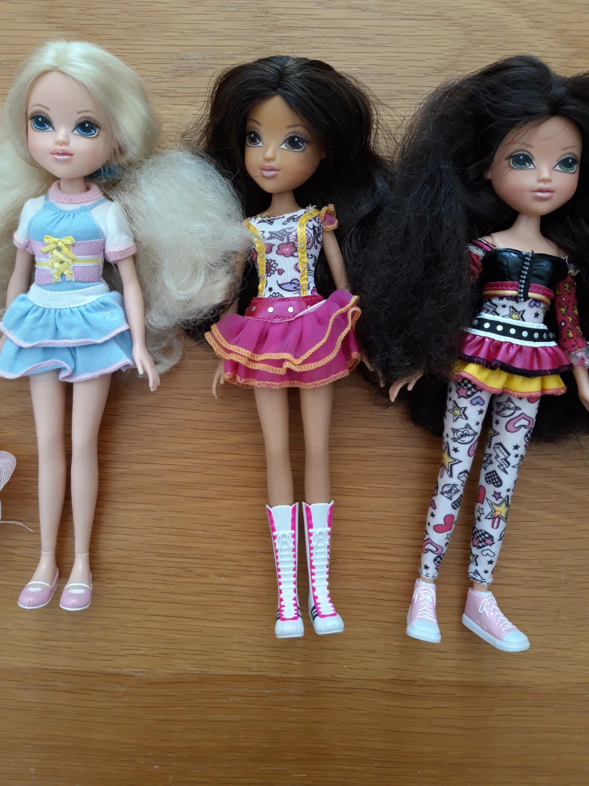 Style Barbie Poupée BRATZ superbe lot de 3 poupée / rare, bonne occasion