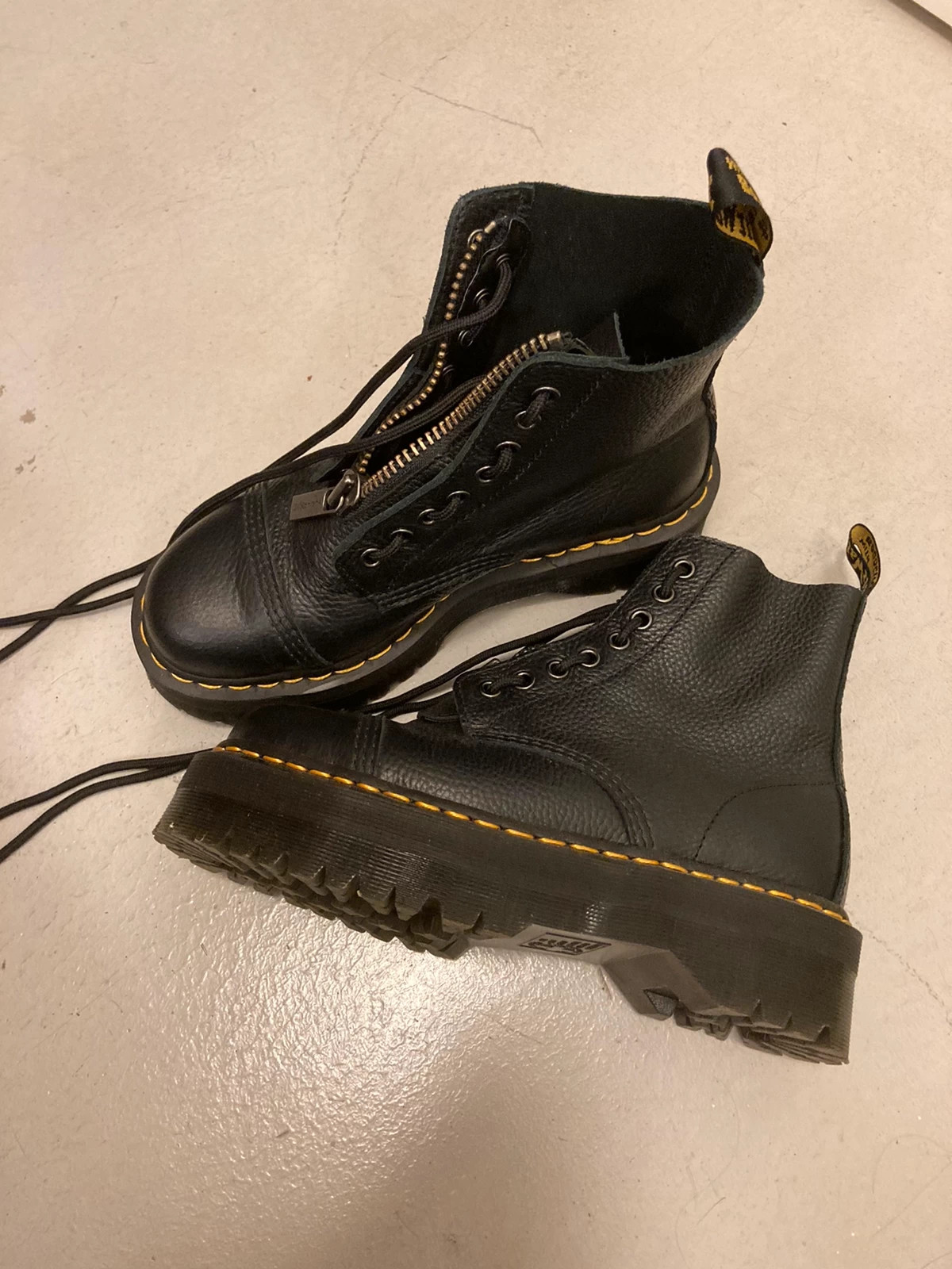 Dr. Martens Sinclair Vinted