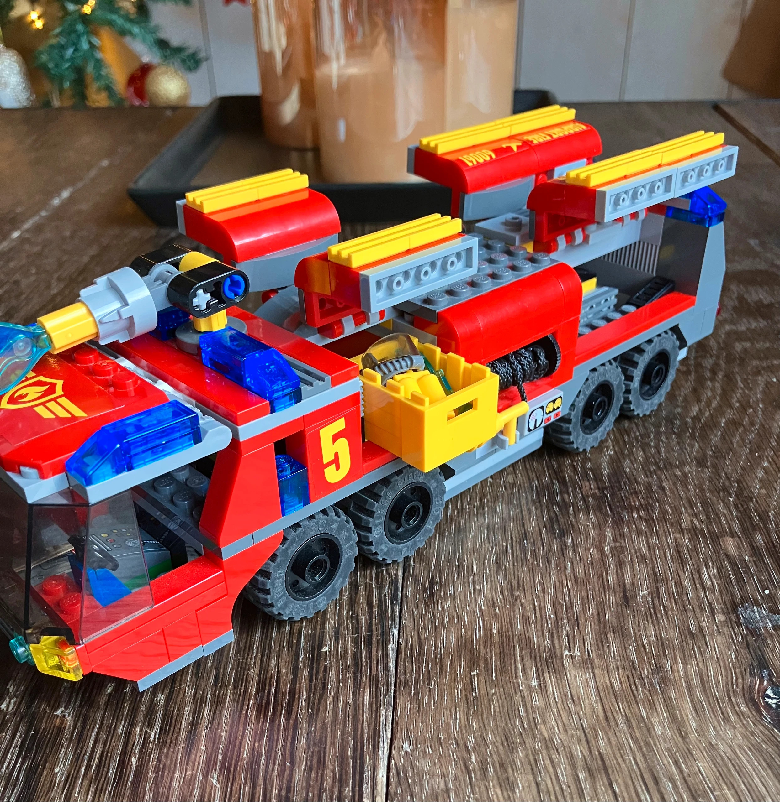 LEGO City - Le camion de pompiers de l'aéroport - 60061 - Dealicash