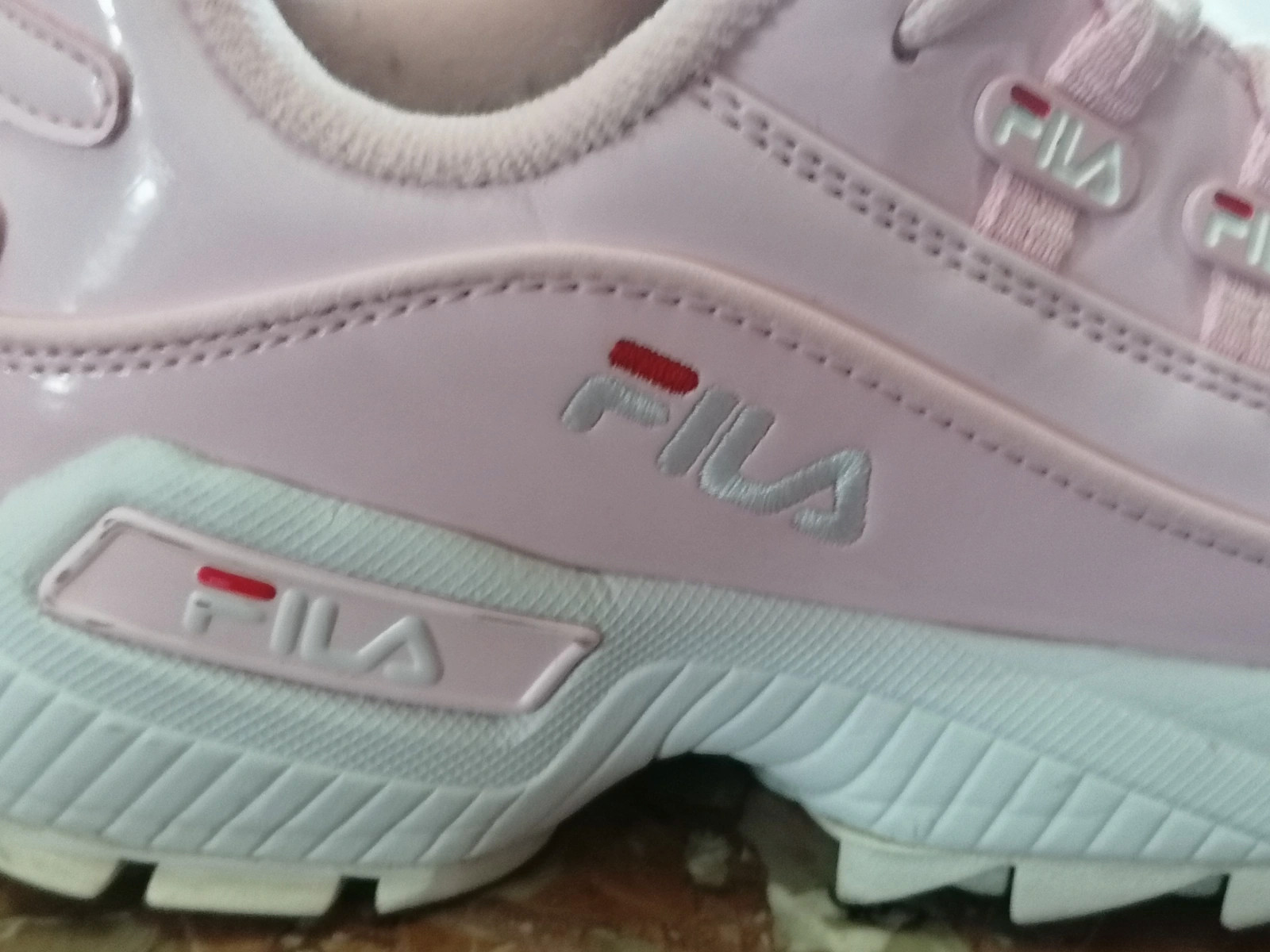 Zapatillas FILA rosa de charol Vinted