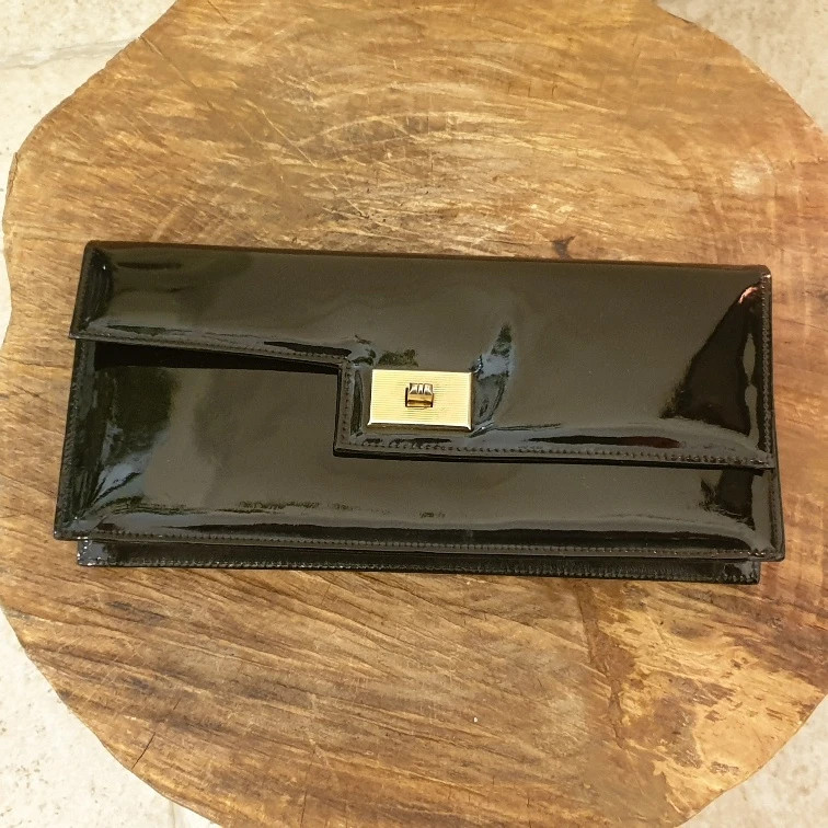 Pochette noir vernis online