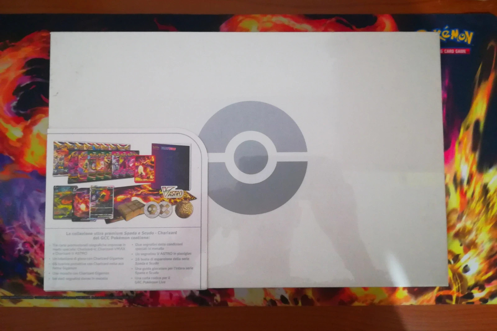 Pokemon Collezione Ultra Premium Spada e Scudo Charizard (prodotto