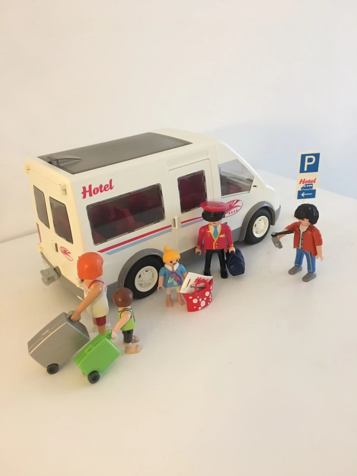 Camping car playmobil avec personnages et accessoires