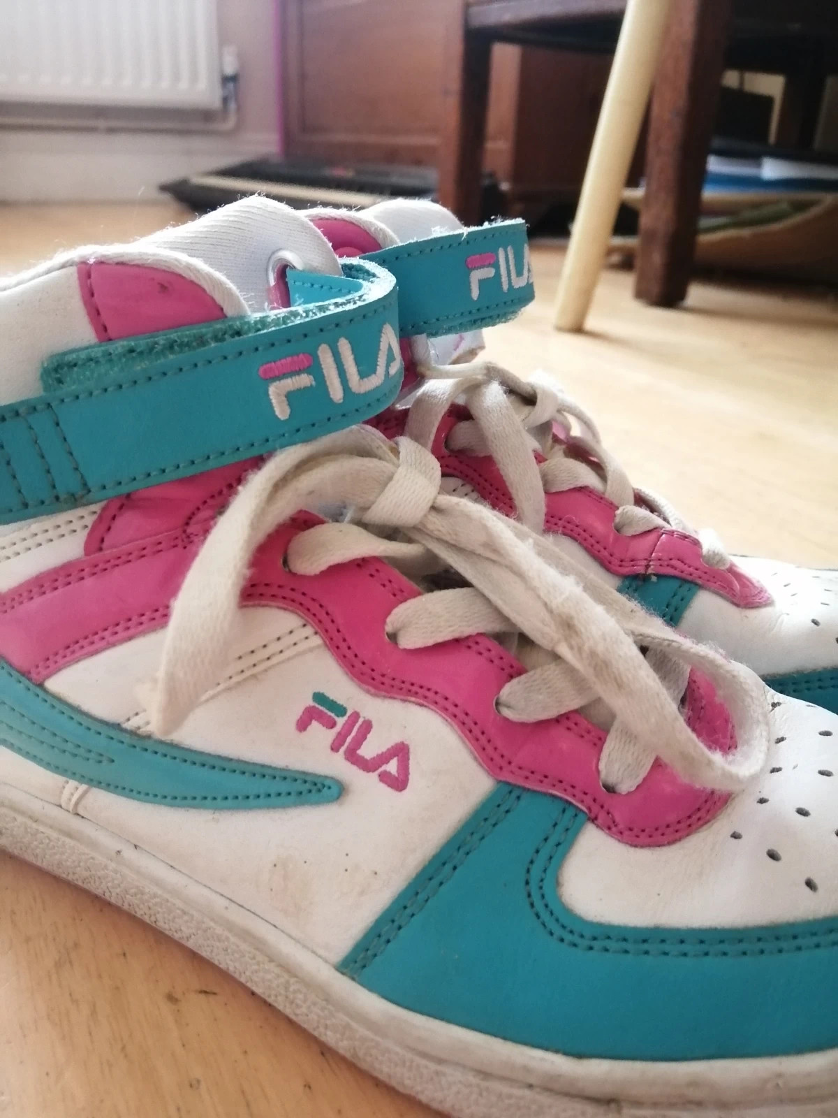 Fila deals pink blue