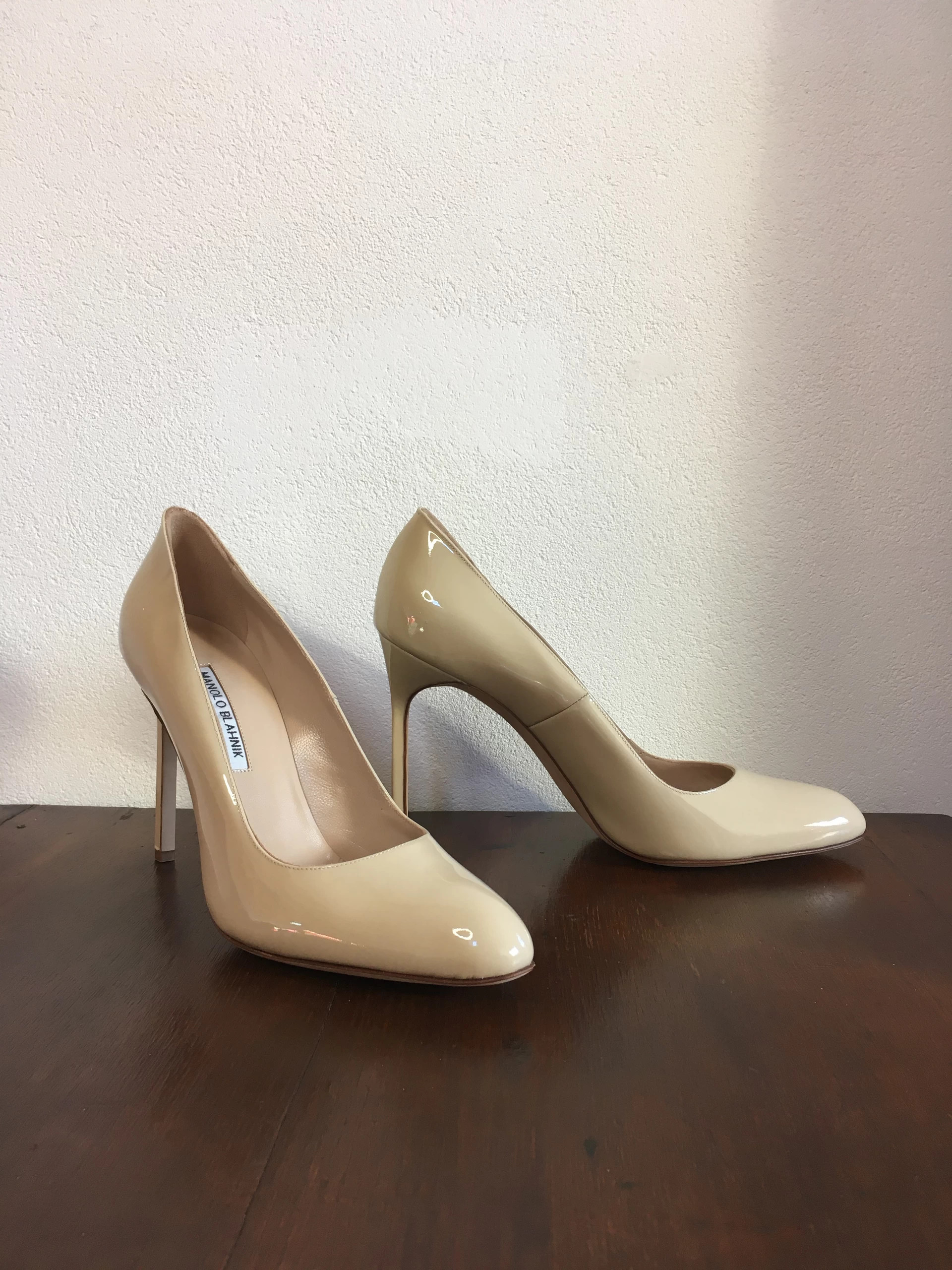 Manolo Blahnik Beige Patent Leather Pointed Toe Pumps Vinted